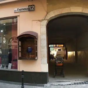 https://leoapart-near-rynok-square-with-2-bedrooms.hotelslviv.net
